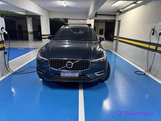 VOLVO XC60 2.0 T8 HYBRID MOMENTUM AWD GEARTRONIC